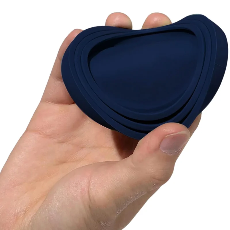 Cat-ear silicone can lid sealing an open pet food can