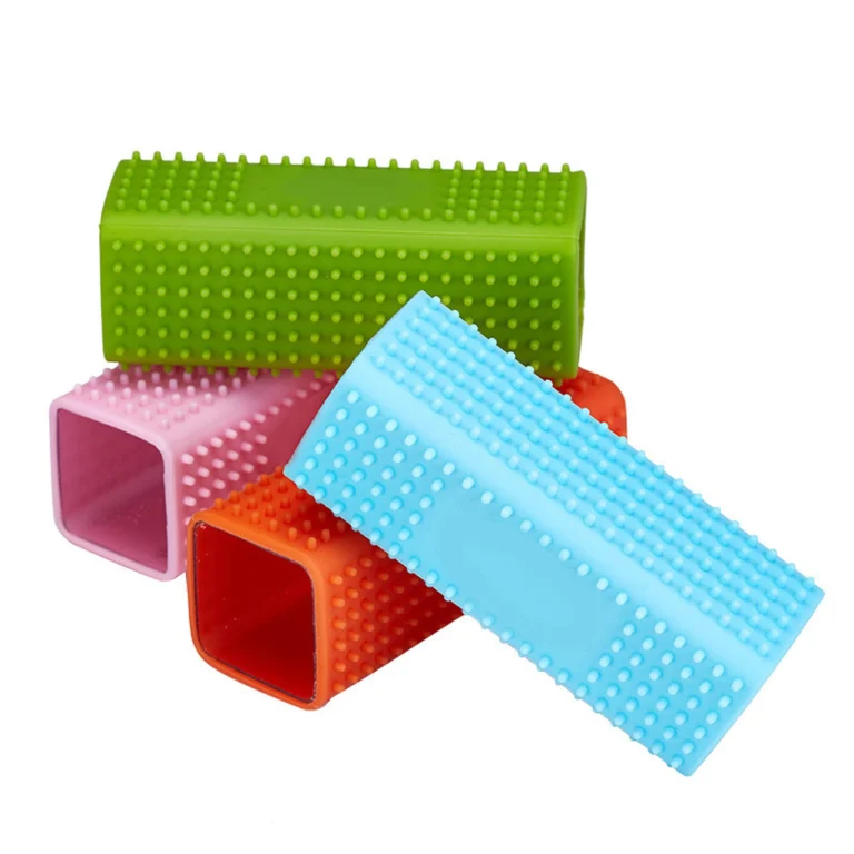 Silicone Pet Deshedding Brush OEM Wholesale Supplier product overview